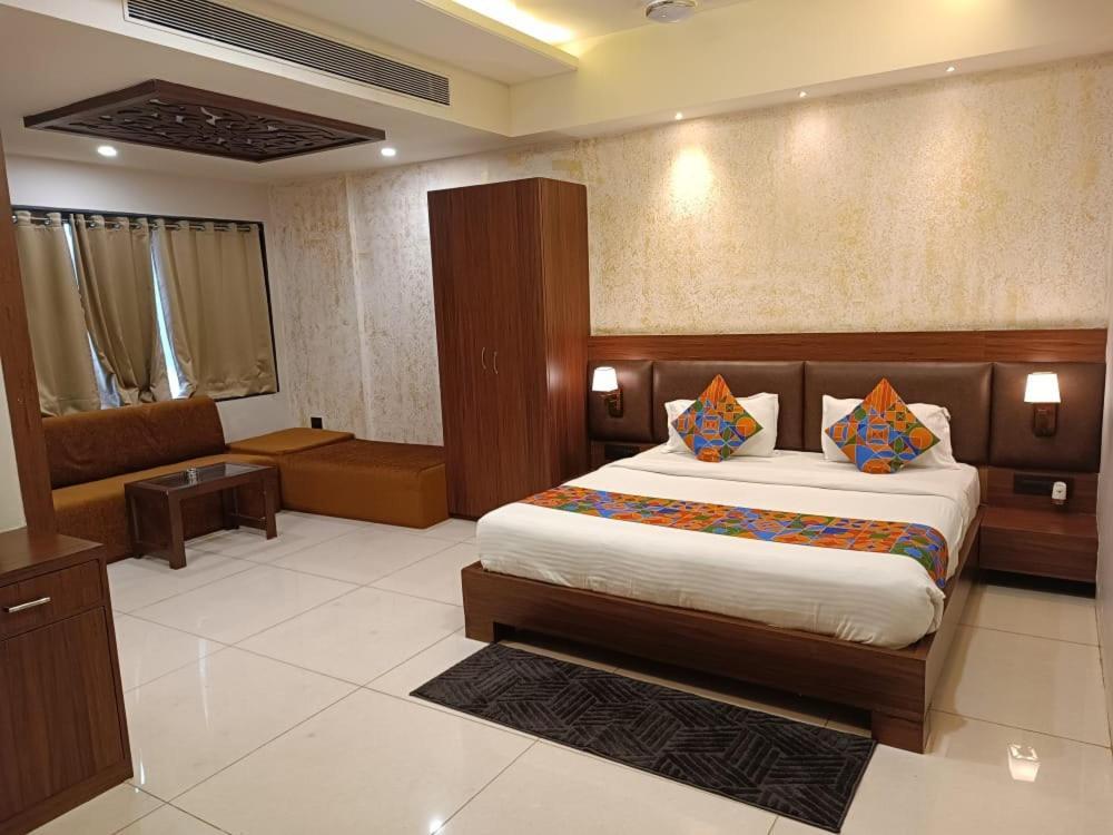 Hotel La Pearl Naiapura Екстер'єр фото